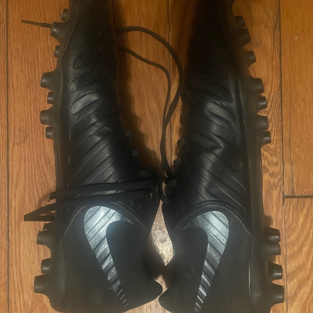 Nike Men's Tiempo Legend 7 Club FG Soccer Cleats